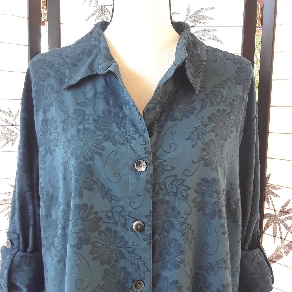 Croft & Barrow Blue Long Sleeved V Neck Shirt - Picture 14 of 15